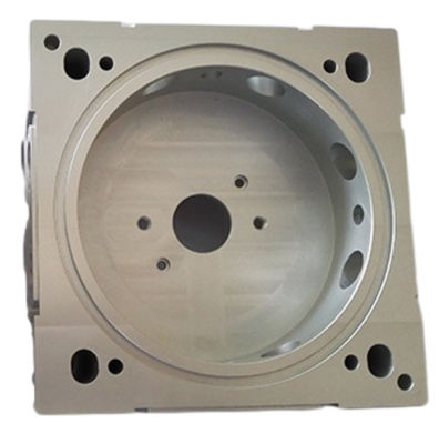 Buon prezzo Superficie liscia parti metalliche lavorate CNC dimensione personalizzata con capacità di zincatura / nichellatura in linea